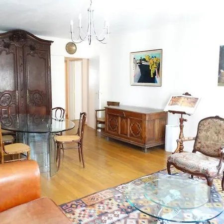 Beautiful Authentic Near Bastille Apartment