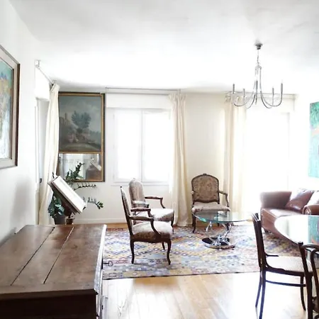Beautiful Authentic Near Bastille Apartment Paris